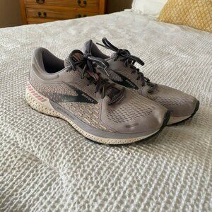 Brooks Adrenaline GTS 21 running shoes